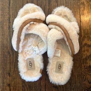 UGG Scuffita Shearling Slippers Size 9